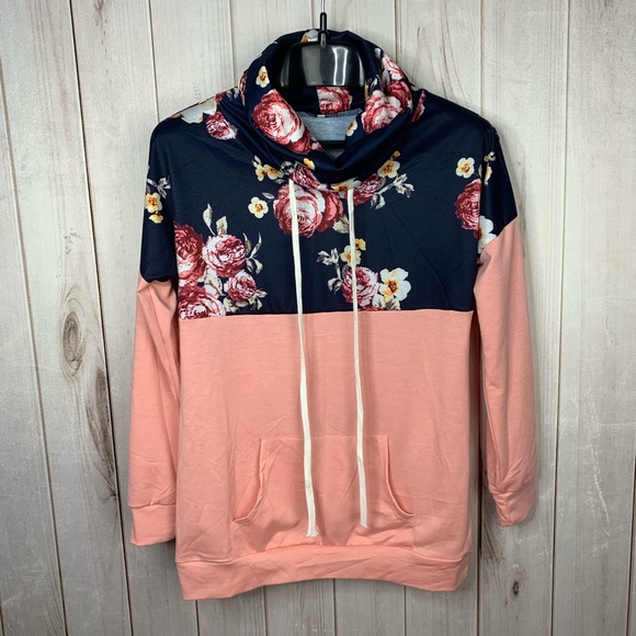 ✨LAST ONE!✨ Mock neck floral pullover - Picture 2 of 6